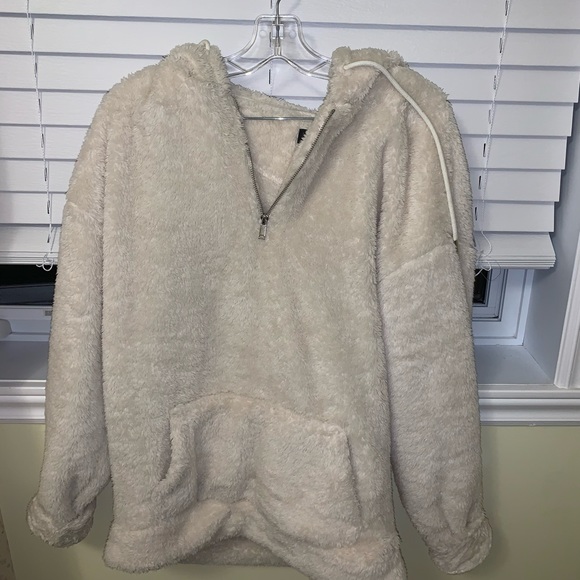 Fuzzy hoodie - Picture 2 of 3